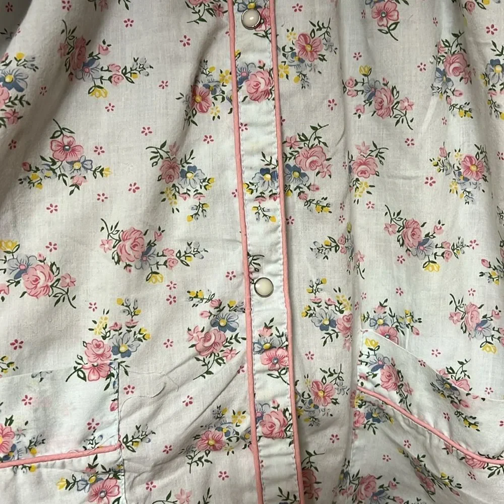 VTG Lady Lindsey housecoat with floral detail size small